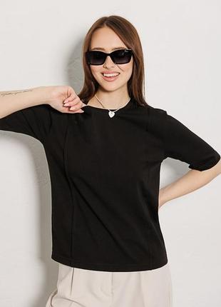 Женская базовая однотонная футболка с защипами спереди3 фото