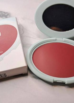 Кремовые румяна tarte cosmetics sea breezy cream blush в оттенке berry bliss5 фото