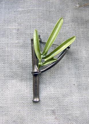 Брошка бамбук лаконічна брошка у вигляді гілки та листя бамбука. колір зелений коричневий5 фото