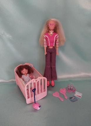 Лялька барбі з малюком в колисці\ліжку1 фото