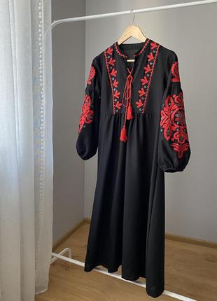 Сукня вишита плаття міді вишиванка в українському стилі плаття міді вишиванка1 фото