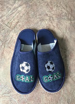 Новые синие тапочки на мальчика с футбольными мячами