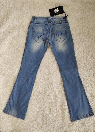 Стильные женские джинсы клеш primo emporio, итальялия, р.s,m3 фото