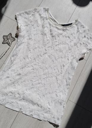 Трикотажная кружевная блузка белого цвета