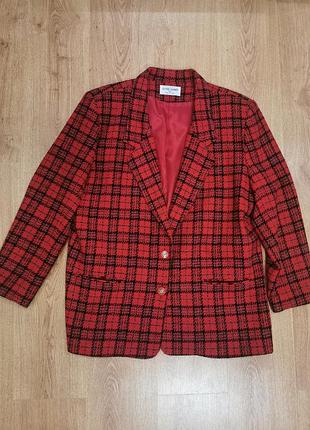 Стильный вовняний жакет