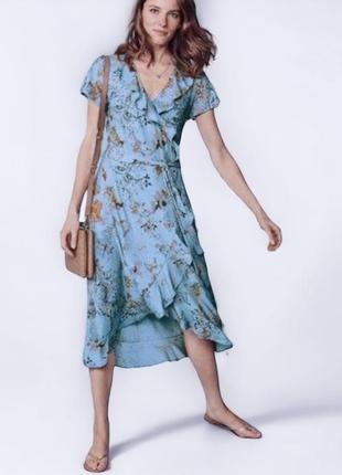 Новое вискозное платье летнее в цветочный принт платье на запах с рюшами