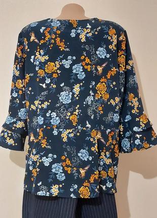 Блуза в цветочный принт 54-56 размера3 фото