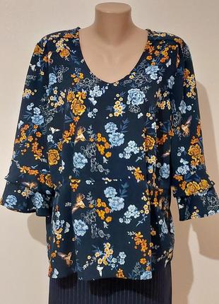 Блуза в цветочный принт 54-56 размера