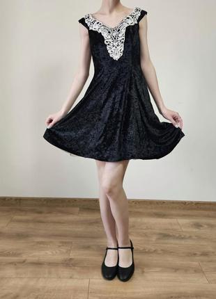 Винтажное бархатное платье с кружевом2 фото