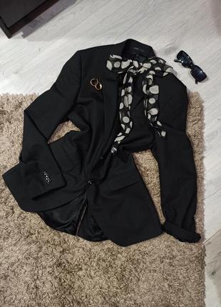 Черный классический деловой пиджак