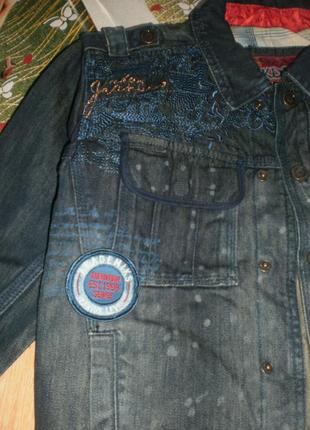 Стильна модна трендова джінсова курточка (піджак) з нашивками та патчами5 фото