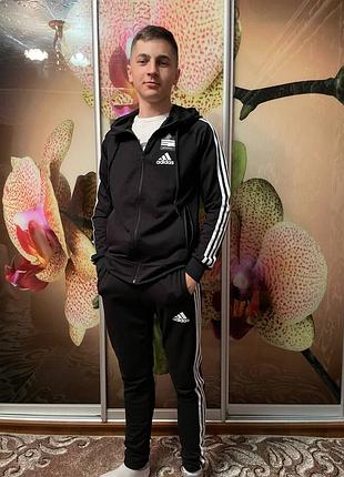 Продам спортивный костюм adidas