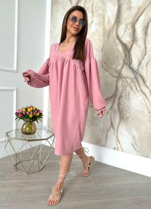 Свободное розовое платье с v-образной горловиной
