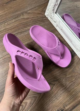 Резинові в’єтнамки crocs 40-41р жіночі в’єтнамки пляжні crocs оригінальні резинові шльопанці crocs