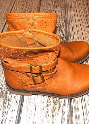 Фірмові демісезонні чоботи для дівчинки, розмір 13