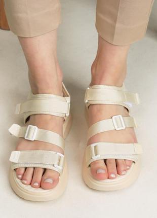 Стильные бежевые босоножки/сандали на плоской подошве на липучке текстильные женские на лето9 фото