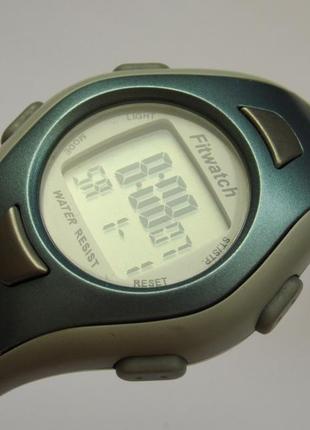 Fitwatch спортивные часы из сша с автономным пульсометром wr50m4 фото