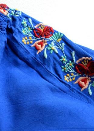 Новая синяя блуза со спущенными плечами в вышивку цветы,вискоза4 фото
