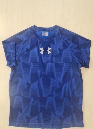 Спортивна футболка від under armour