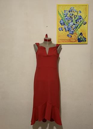 Вечернее красное платье с открытыми плечами