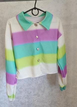 Яскрава кофта
