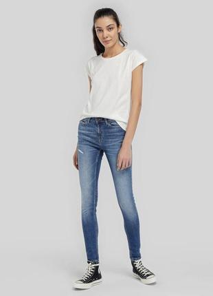 Новые джинсы скинни темно-голубые рваные w30 l34 'tommy hilfiger'