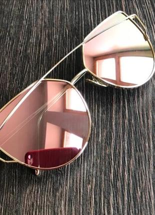 Жіночі сонцезахисні окуляри рожеві дзеркальні