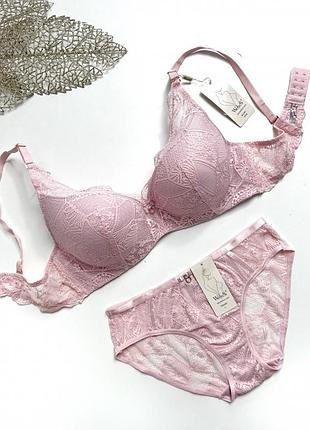 Кружевной комплект нижнего белья на чашку с