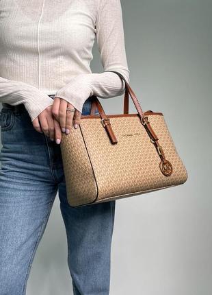 Женская стильная бежевая коричневая сумка шоппер michael kors тренд сезона2 фото