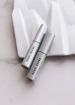 Об’ємна туш для вій насиченого чорного кольору. bobbi brown smokey eye mascara.