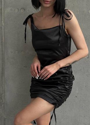 Атласное платье с затяжками на бретелях 🖤5 фото