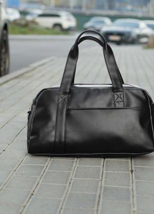 Городская дорожная спортивная сумка urbanista черная из эко кожи для тренировок и поездок унисекс