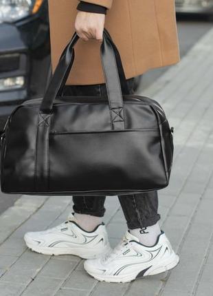 Городская дорожная спортивная сумка urbanista черная из эко кожи для тренировок и поездок унисекс4 фото