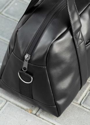 Городская дорожная спортивная сумка urbanista черная из эко кожи для тренировок и поездок унисекс10 фото