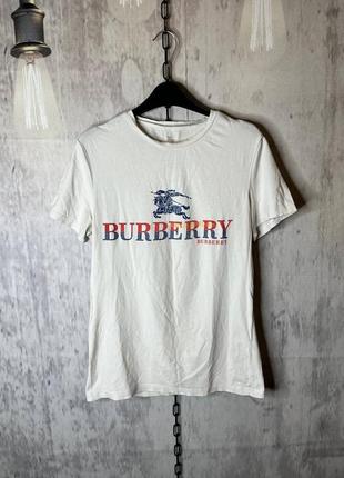 Очень красивая футболка burberry с большим логотипом на груди