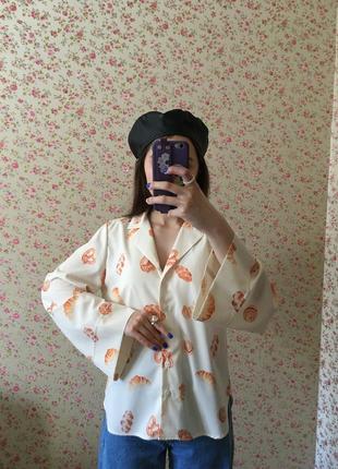 Блуза с принтом «булки» от украинского бренда byme