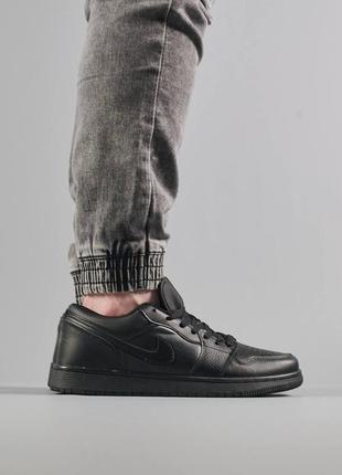 Чоловічі кросівки nike air jordan 1 low all black,стильне та зручне чоловіче взуття,розпродаж