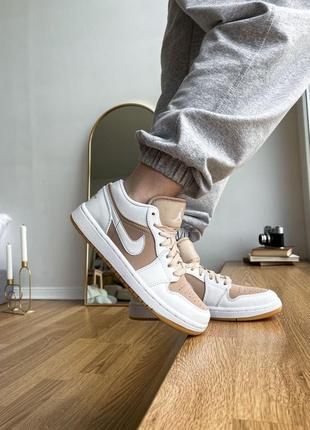 Женские кроссовки nike air jordan 1 low tan white скидка sale / smb