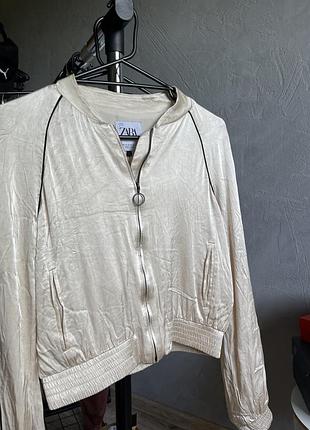 Бомбер zara бежевий вітровка курточка