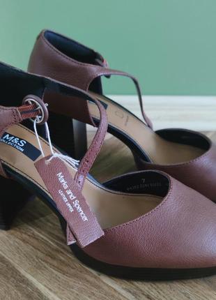 Босоніжки marks and spencer