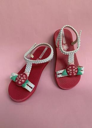 Дитячі сандалі ipanema “ladybug” для дівчинки, розмір eur 25/26