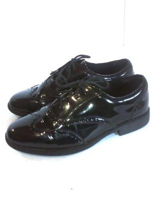 🌟 кожаные лаковые школьные туфли для девочки от бренда clarks, р.33-34 код w34011 фото