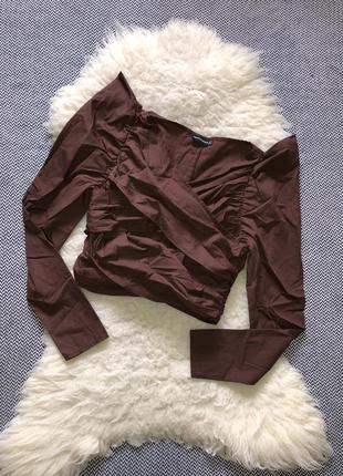 Блуза с рукавом пышным коричневая в рюши оборки9 фото