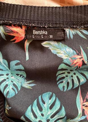 Платье bershka с тропическим принтом3 фото