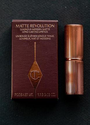 Матова помада для губ charlotte tilbury matte revolution lipstick — matte revolution lipstick 1.1 г4 фото