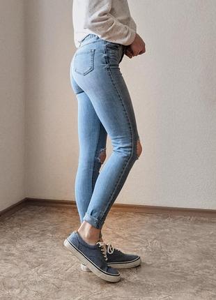 Джинсы с рваностями скинни высокая посадка denim co6 фото