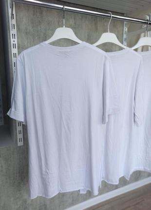 Тоненька біла футболка туніка із розрізами2 фото