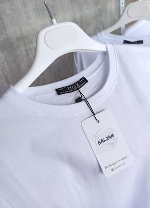Тоненька біла футболка туніка із розрізами3 фото