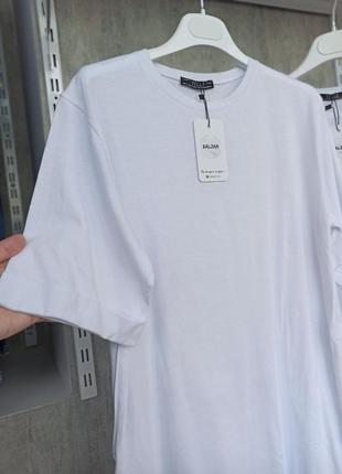 Тоненька біла футболка туніка із розрізами4 фото