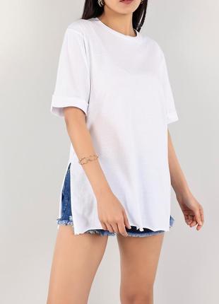 Тоненька біла футболка туніка із розрізами9 фото